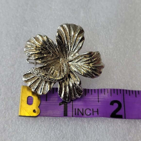 Large Rhodium Plated Hibiscus Brooch Pin - Picture 5 of 10